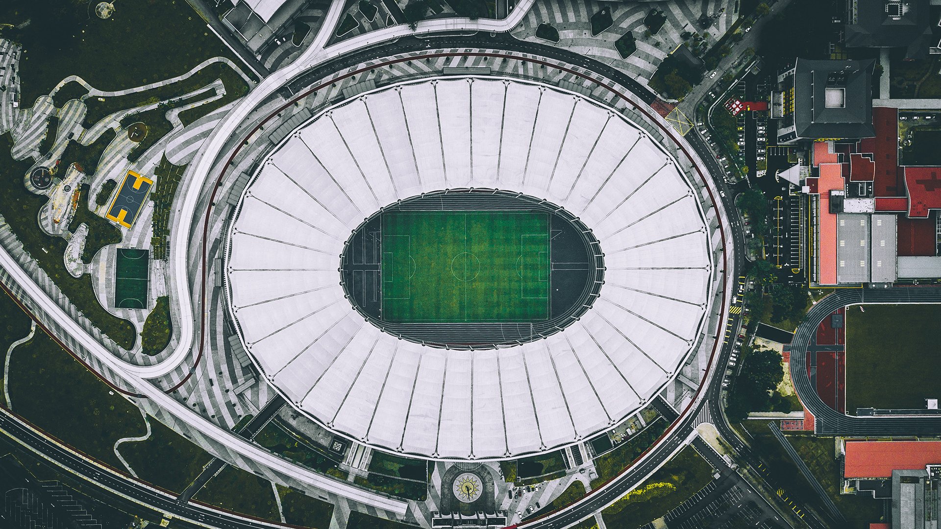 德布劳内跨界赛场势不可挡，足球新规引爆热议！
